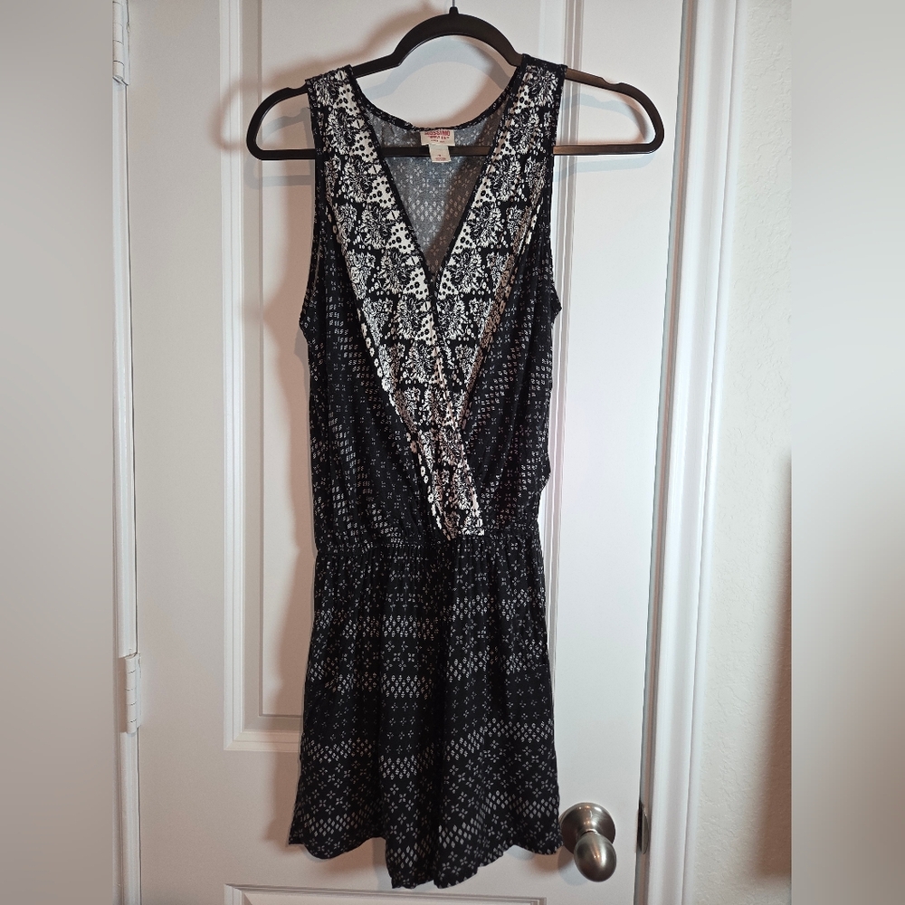 Mossimo Supply Co. Black and Gray Patterned Romper Size Small